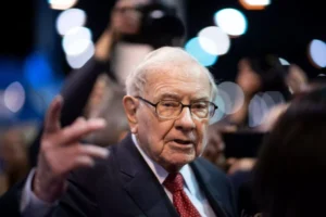 Buffett vai se aposentar, mas será que vai sair de cena? 
Foto: Johannes Eisele/AFP
