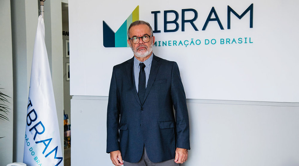 Raul Jungmann, diretor-presidente do IBRAM, durante atuação pública em defesa da democracia e da mineração responsável