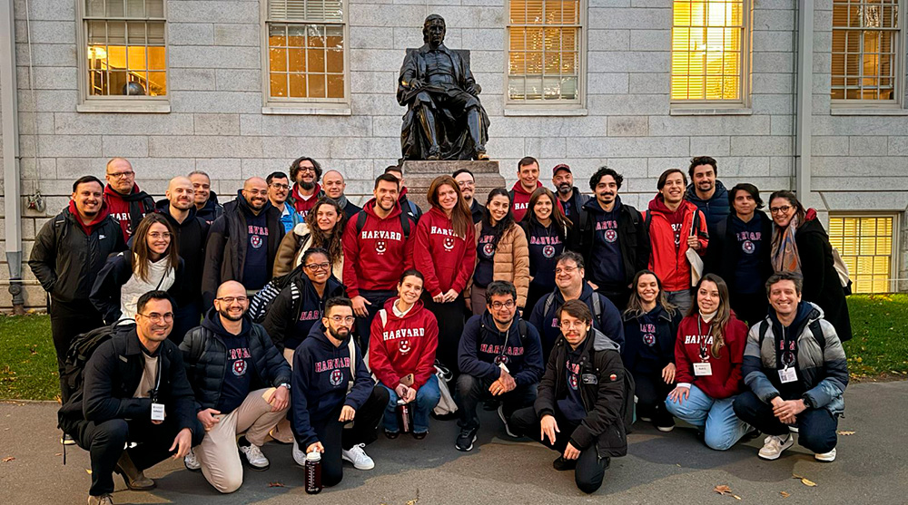 Executivos da Unico participam de programa de educação executiva para enfrentar a escassez de talentos em TI.