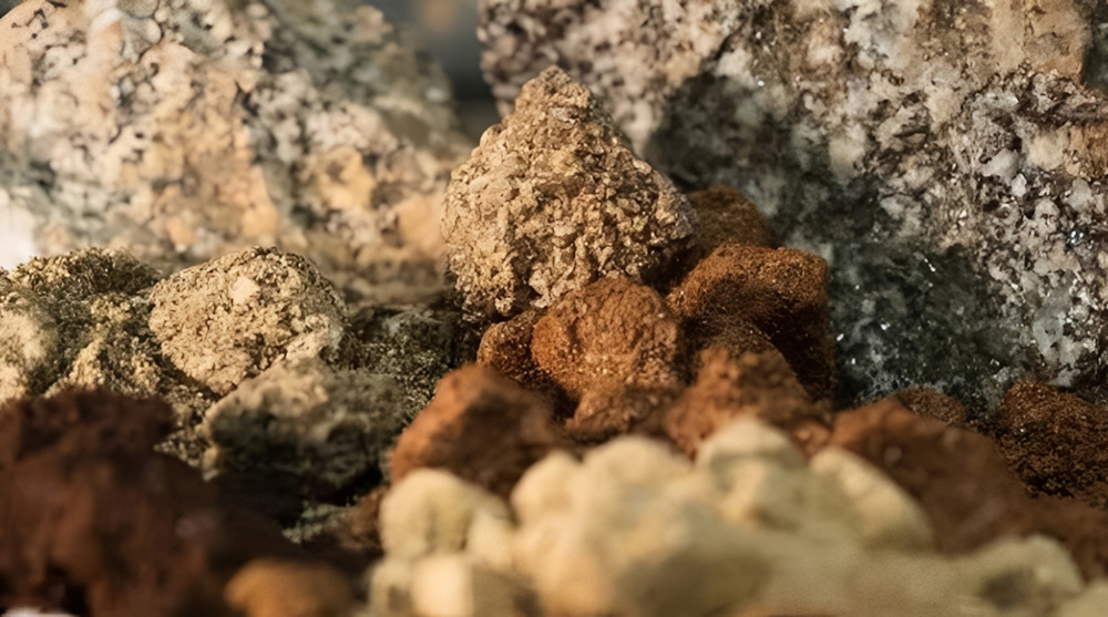 Produção de terras raras na América Latina impulsionada por novos projetos no Brasil e pela demanda global por veículos elétricos.