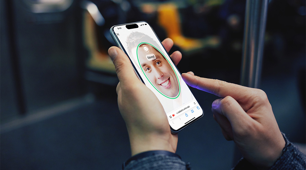 Ilustração sobre deepfakes e o aumento de fraudes digitais no Brasil, destacando a importância da proteção da identidade online.