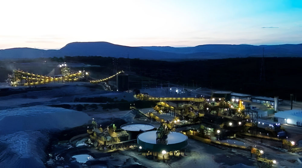 Retomada das operações de mineração da Sigma Lithium no Vale do Jequitinhonha, em Minas Gerais, após reestruturação operacional.