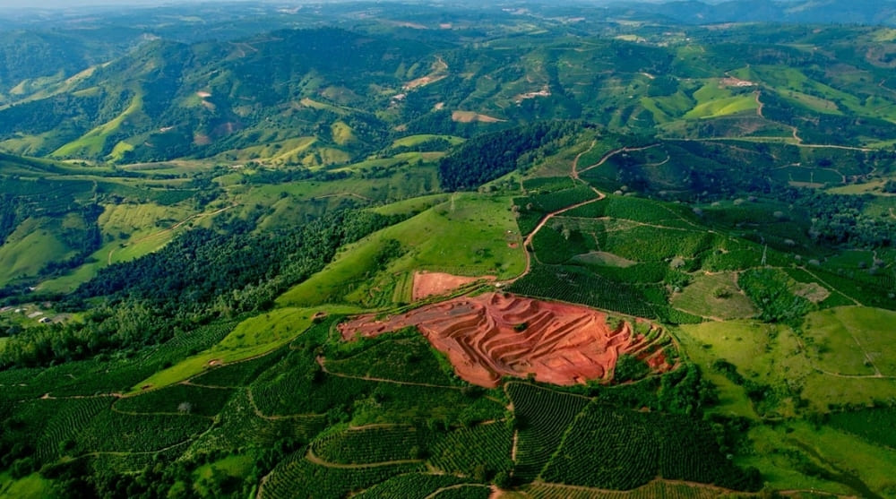Área de exploração de terras raras em Poços de Caldas identificada pela Cabo Verde Mineração em Minas Gerais.