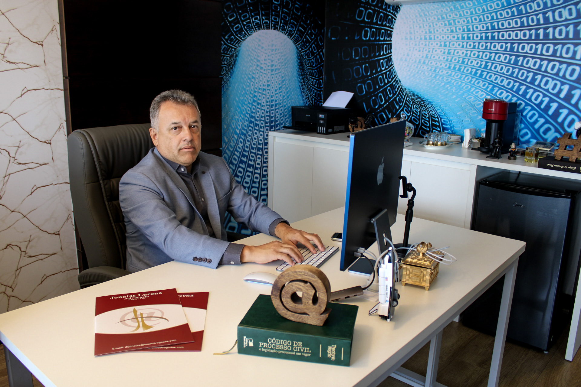 O novo campo de batalha digital: como empresas estão sendo atacadas sem perceber e o que a lei já pode fazer sobre isso - Por Jonatas Lucena Advogado especialista em internet.