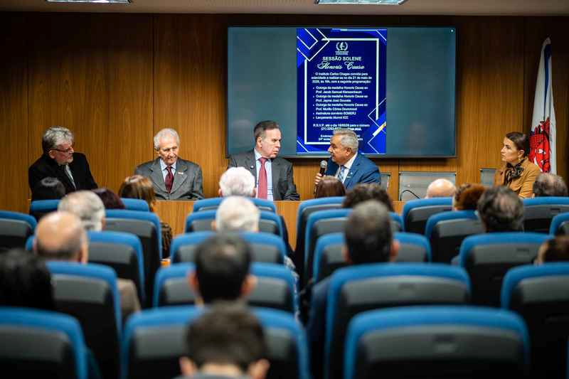 Instituto Carlos Chagas realiza sessão solene com homenagem