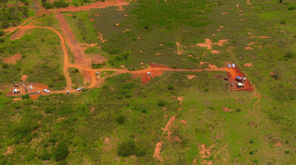 Rocha rica em urânio na mina do Engenho, em Caetité (BA), destacando os desafios da produção de urânio no Brasil e da cadeia do combustível nuclear.