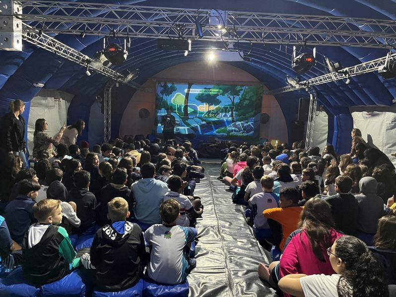 Cinema itinerante alcan&ccedil;a 12 mil participantes