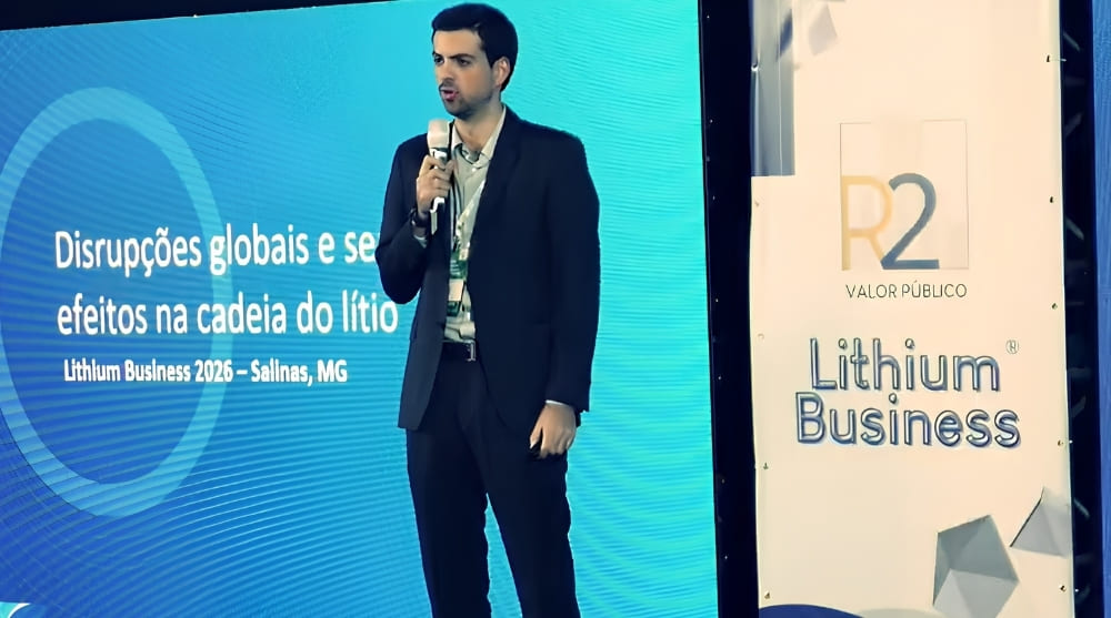 Especialistas analisam tendências do mercado global de lítio durante evento do setor, com foco em preços, oferta e demanda.