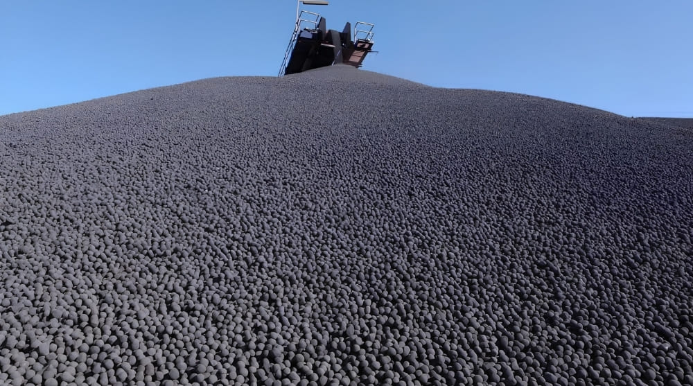 Minério de ferro registra faturamento de R$ 71,2 bilhões no primeiro semestre de 2026, com crescimento das exportações e liderança nas receitas da mineração brasileira. 