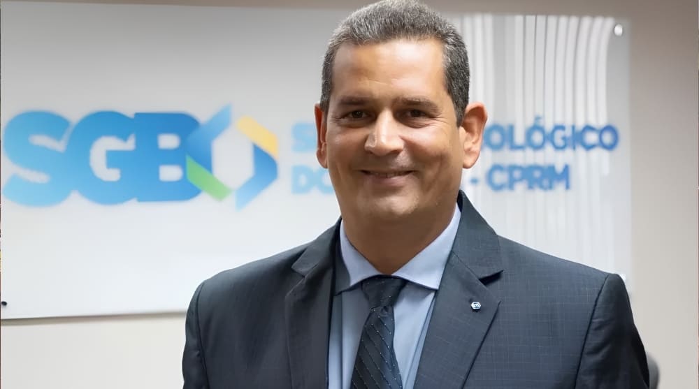 Diretor-presidente do Serviço Geológico do Brasil durante divulgação sobre serviços geológicos nacionais, minerais críticos e desenvolvimento estratégico do Brasil.